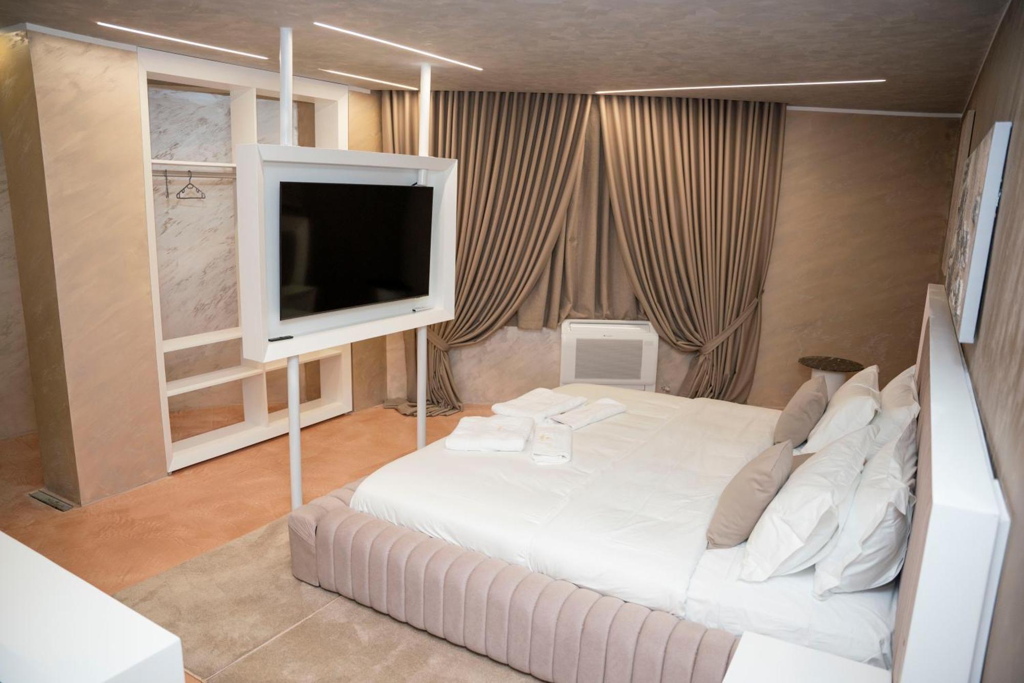 Hotel Pernoca Durres Exterior photo