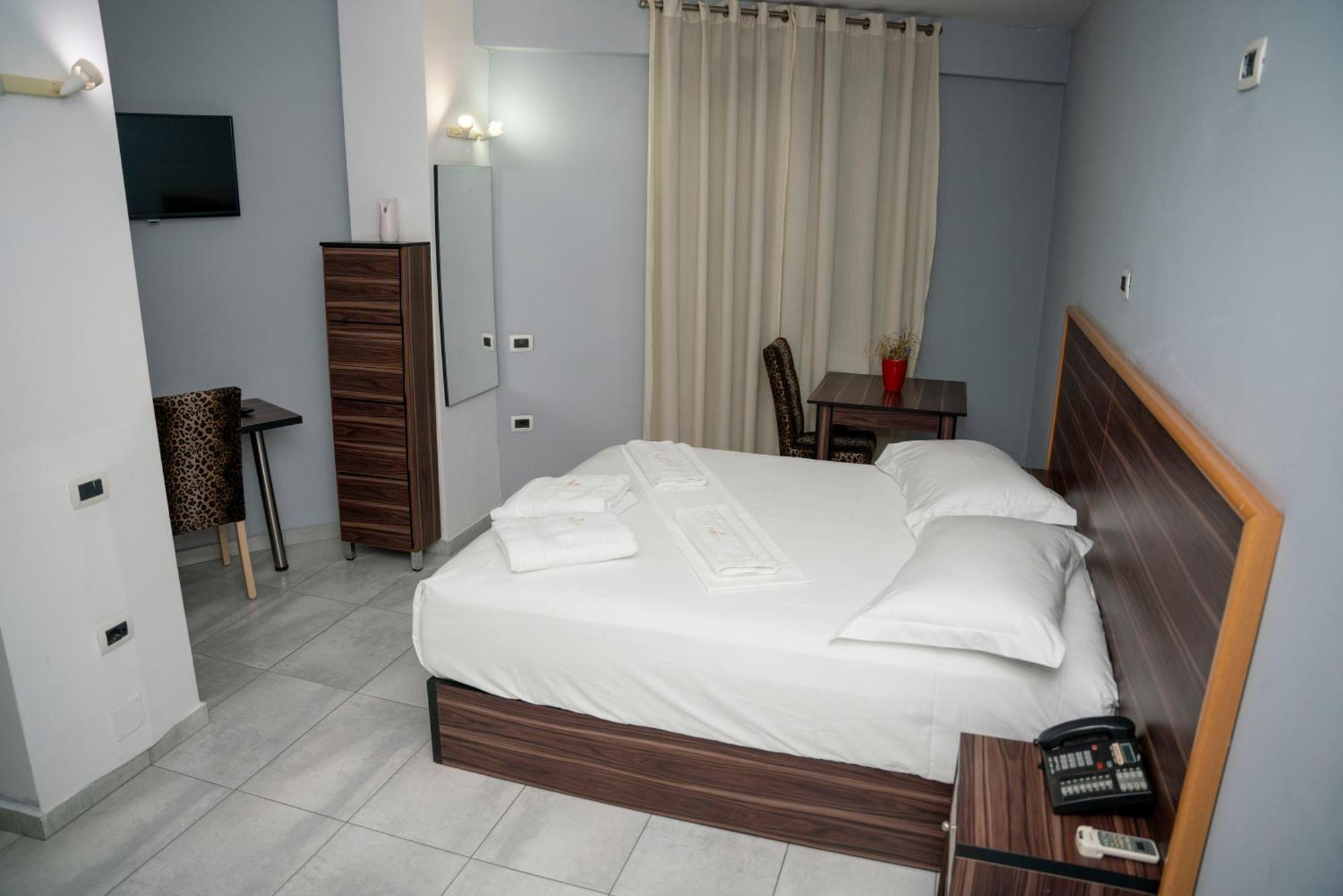Hotel Pernoca Durres Exterior photo