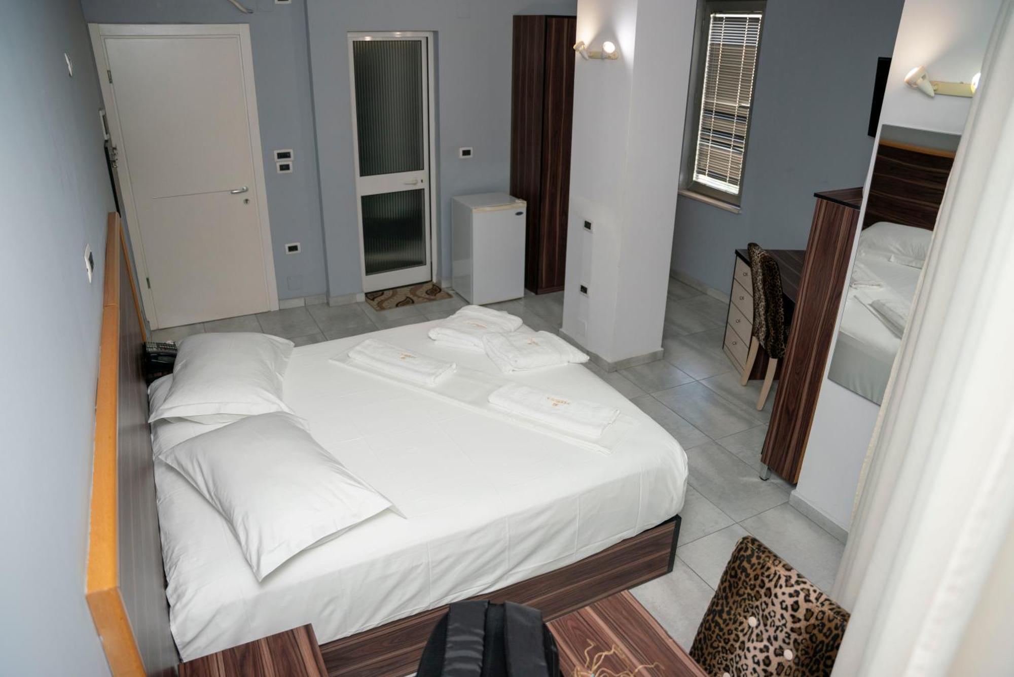 Hotel Pernoca Durres Exterior photo