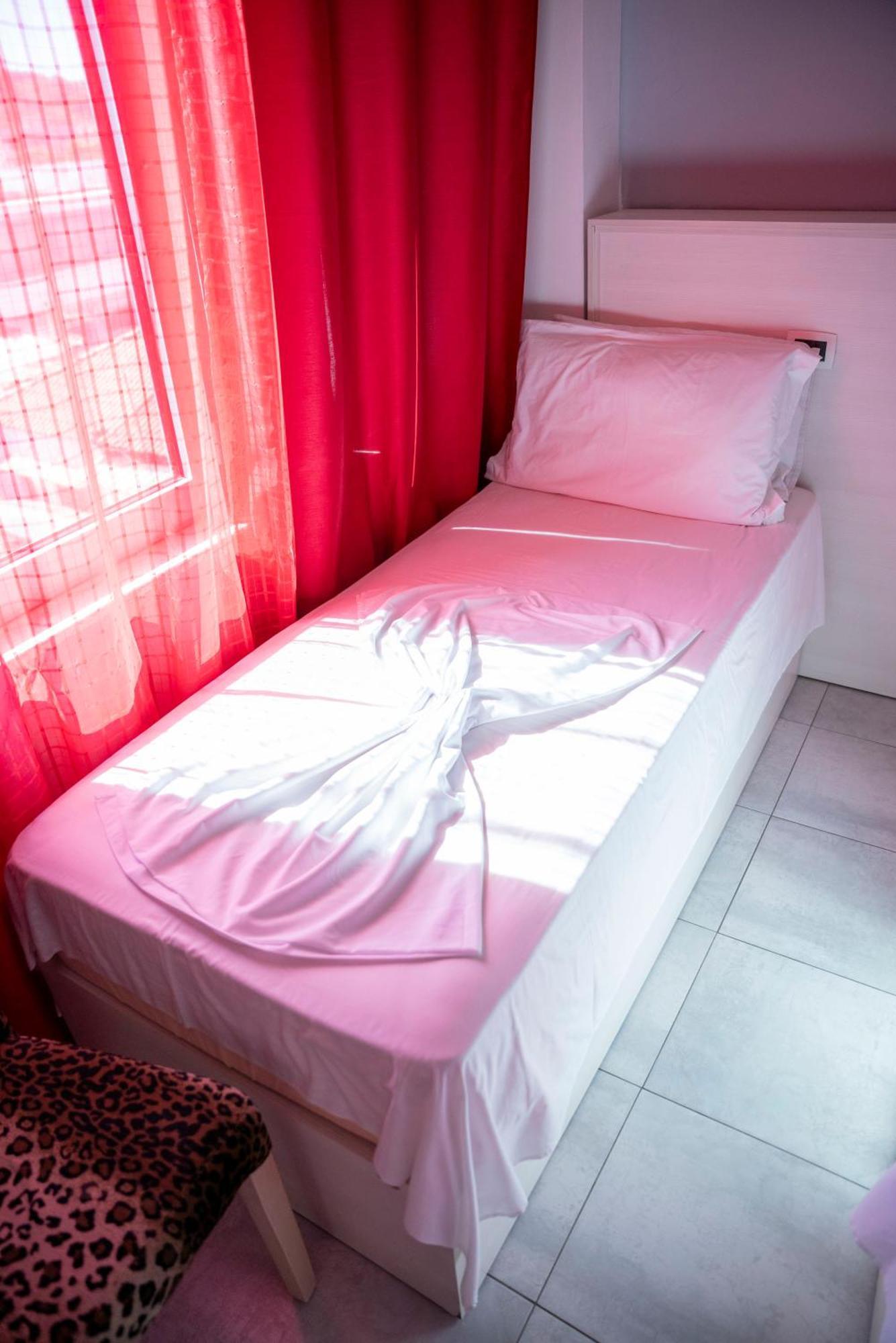 Hotel Pernoca Durres Exterior photo